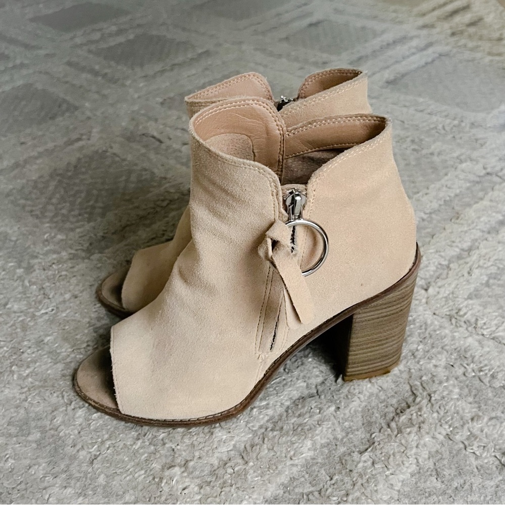 Dolce Vita Nude Suede Peep-Toe Ankle Bootie Heel 9